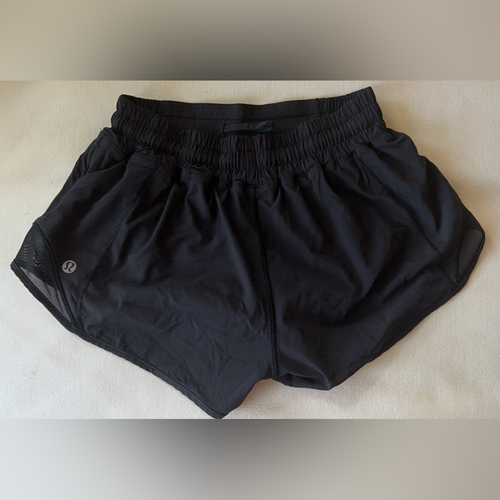 Lulu Lemon Hotty Hot Low-Rise Lined Short 2.5"